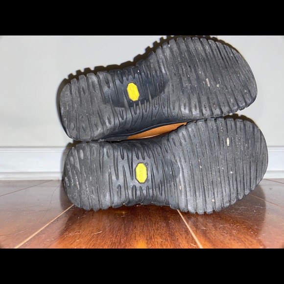 UGG WOMEN'S ADIRONDACK III SNOW, CHESTNUT, SIZE 6 - Picture 6 of 7